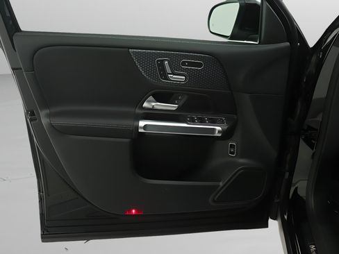 Used 2026 Mercedes-Benz GLB 250 image 17