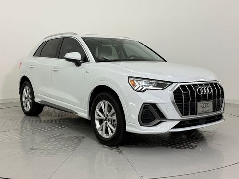 Certified 2025 Audi Q3 2.0T Premium image 7