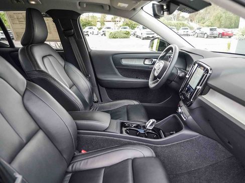 Used 2023 Volvo XC40 B5 Plus AWD/4WD image 18