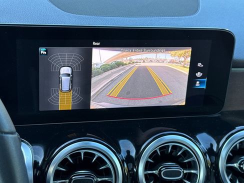 Certified 2023 Mercedes-Benz EQB 250+ w/ Exclusive Package image 18