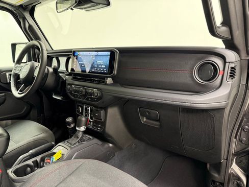 Used 2025 Jeep Wrangler Unlimited Rubicon w/ Convenience Group AWD/4WD image 27