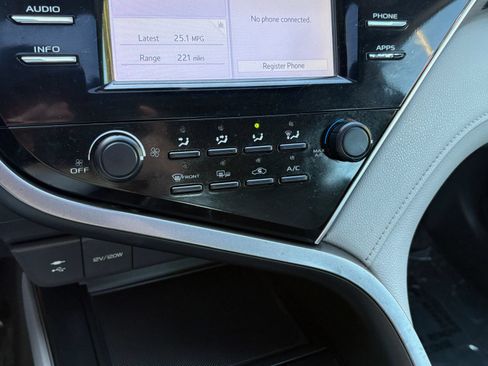 Used 2018 Toyota Camry LE w/ Moonroof Package FWD image 27