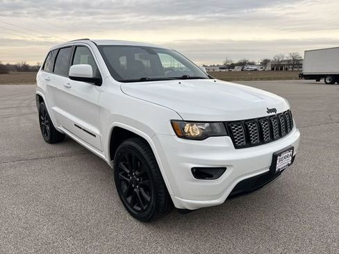 Used 2020 Jeep Grand Cherokee Altitude AWD/4WD image 15