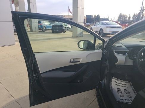 Used 2022 Toyota Corolla LE image 17
