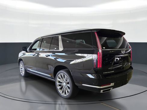 New 2026 Cadillac Escalade ESV Luxury w/ LPO, Radiant Package AWD/4WD image 4