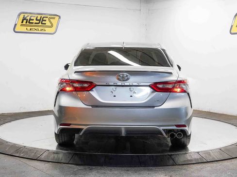 Used 2019 Toyota Camry SE w/ Carpet Mat Package FWD image 3