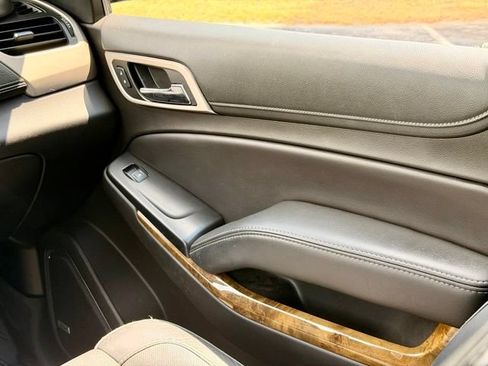 Used 2017 GMC Yukon Denali AWD/4WD image 25