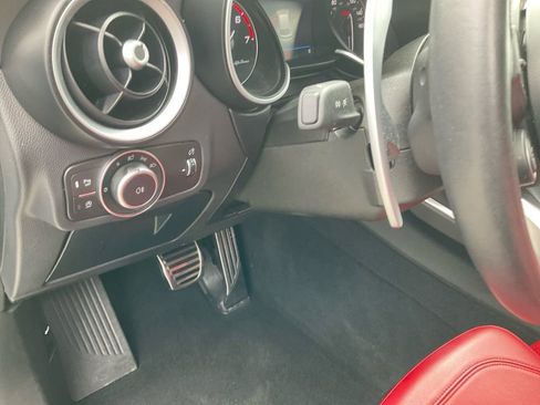 Used 2022 Alfa Romeo Stelvio Veloce image 14