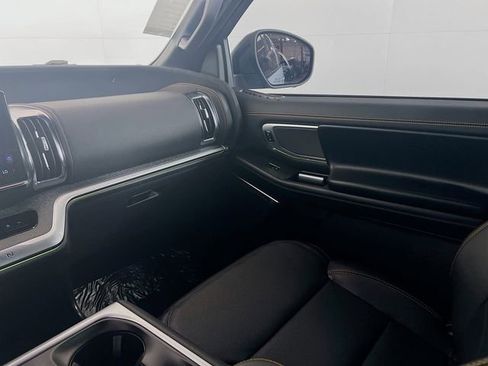 Used 2025 Ford Expedition Tremor image 23