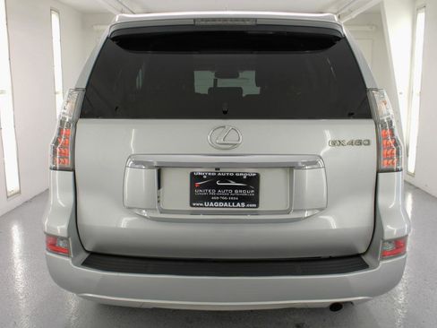 Used 2017 Lexus GX 460 image 8