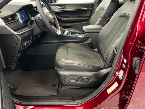 New 2026 Jeep Grand Cherokee Altitude AWD/4WD image 17
