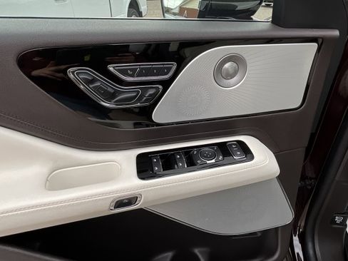 Used 2023 Lincoln Aviator Black Label w/ Dynamic Handling Package AWD/4WD image 9