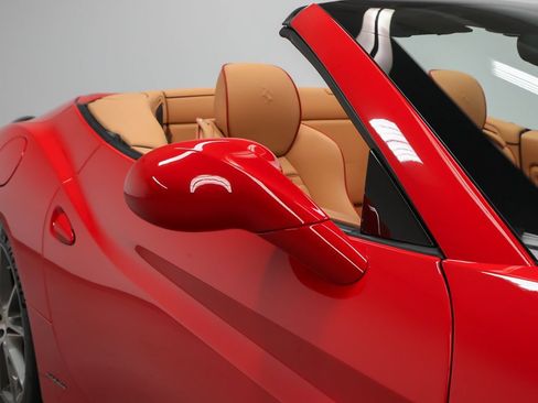 Used 2010 Ferrari California RWD image 9