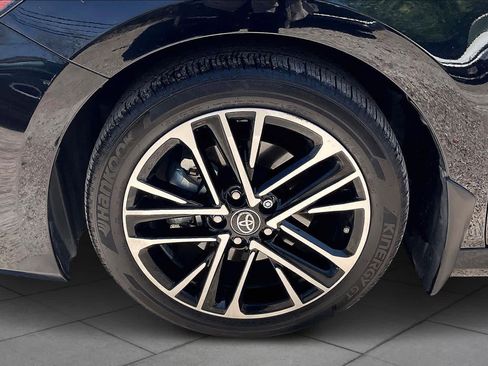 Used 2025 Toyota Camry XLE image 11