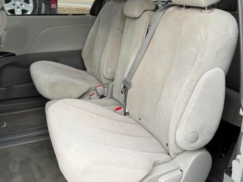 Used 2013 Toyota Sienna LE image 7