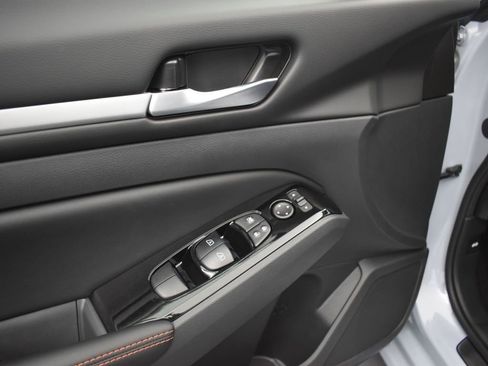 New 2025 Nissan Altima 2.5 SR image 27