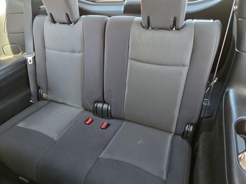 Used 2019 Nissan Pathfinder SV image 9