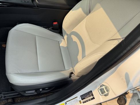 Used 2023 Toyota Prius XLE AWD/4WD image 12