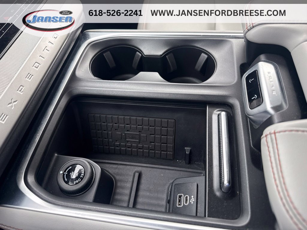 Used 2025 Ford Expedition Active AWD/4WD image 19