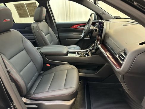 Used 2025 Chevrolet Traverse Z71 w/ Enhanced Driving Package AWD/4WD image 16