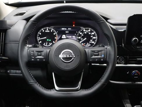 Used 2024 Nissan Pathfinder SV image 24