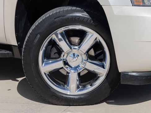 Used 2011 Chevrolet Avalanche LTZ AWD/4WD image 4