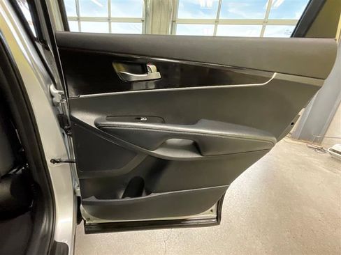 Used 2020 Kia Sorento LX image 23