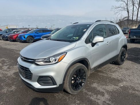 Used 2022 Chevrolet Trax LT w/ Driver Confidence Package image 5