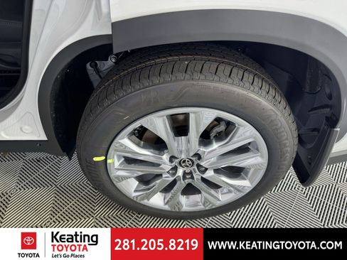 New 2026 Toyota Highlander Limited image 15