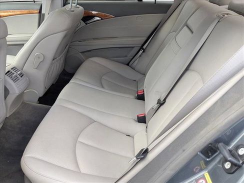 Used 2009 Mercedes-Benz E 350 4MATIC Sedan image 18