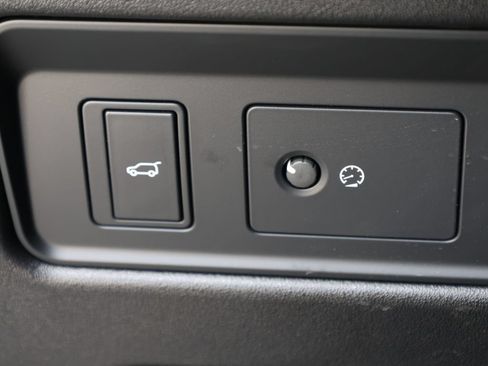 Used 2024 Land Rover Discovery S AWD/4WD image 38