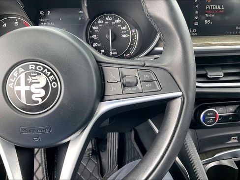 Used 2018 Alfa Romeo Stelvio Ti AWD/4WD image 18