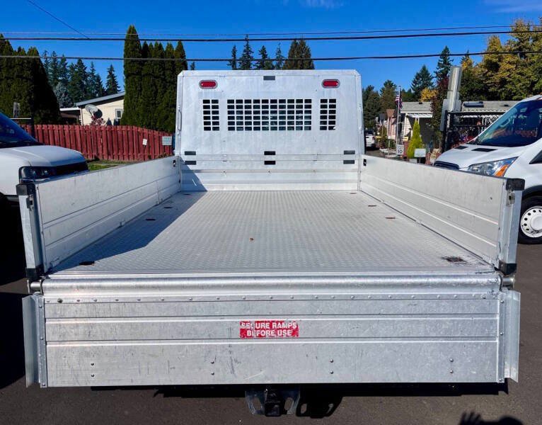 Used 2018 Ford Transit 250 138 RWD image 9
