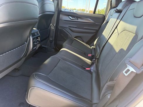 New 2025 Jeep Grand Cherokee Altitude image 25