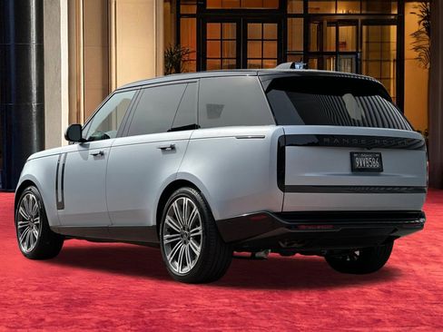 Used 2025 Land Rover Range Rover Long Wheelbase Autobiography image 4