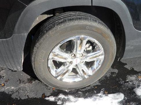 Used 2022 GMC Terrain SLE w/ LPO, Floor Liner Package image 5