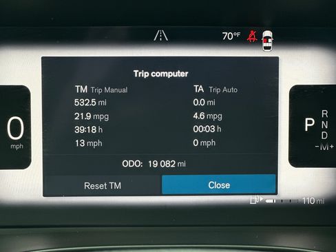 Certified 2025 Volvo XC40 B5 Plus AWD/4WD image 29