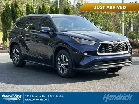 Used 2025 Toyota Highlander XLE image 1