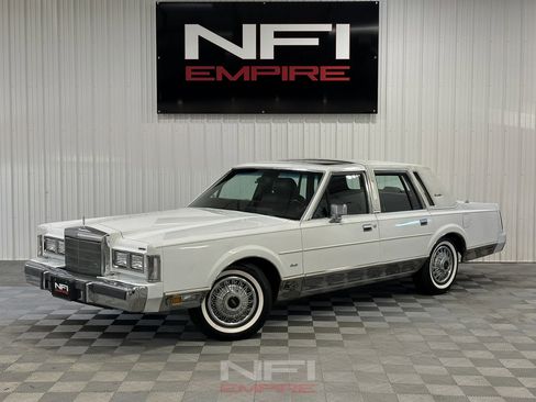 Used 1988 Lincoln Town Car Signature image 1