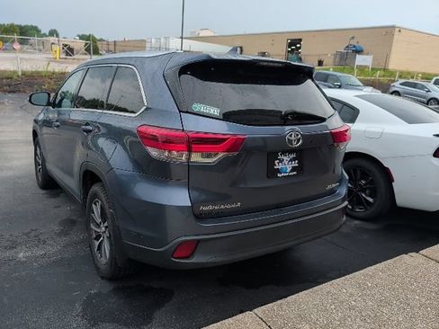 Used 2019 Toyota Highlander XLE AWD/4WD image 14