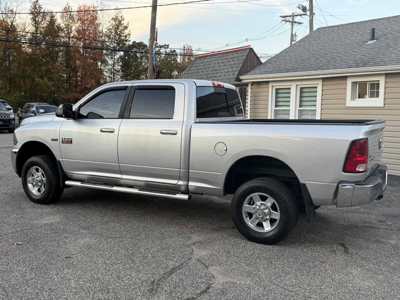 Used 2011 RAM 2500 SLT w/ Luxury Group AWD/4WD image 4