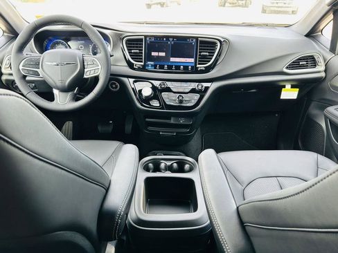 New 2026 Chrysler Voyager LX image 25