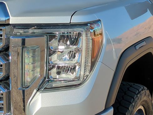 Used 2020 GMC Sierra 2500 Denali w/ Denali Ultimate Package image 10