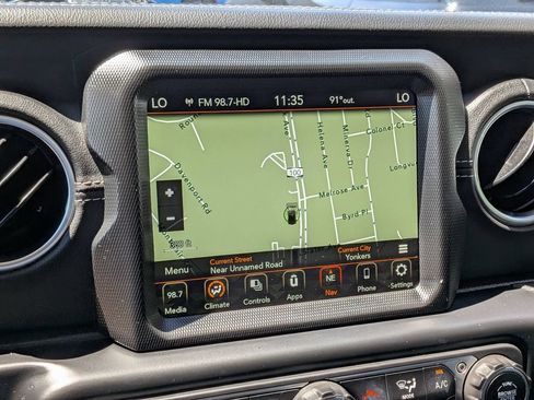 Used 2022 Jeep Wrangler Unlimited Sahara AWD/4WD image 18