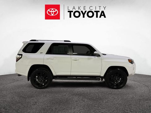 Used 2022 Toyota 4Runner SR5 Premium w/ Moonroof Package image 9