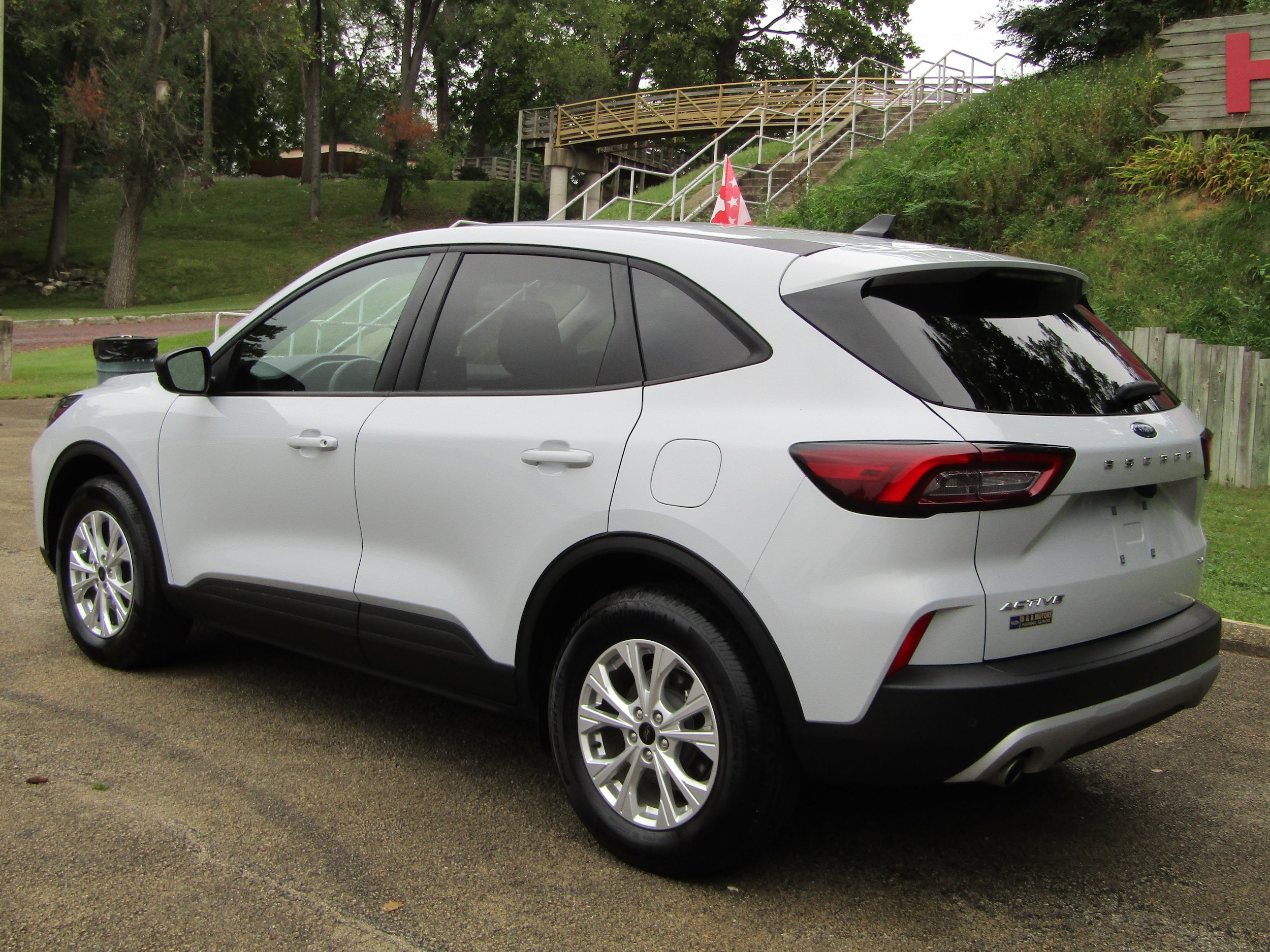 Used 2026 Ford Escape Active w/ Tech Pack #1 AWD/4WD image 2