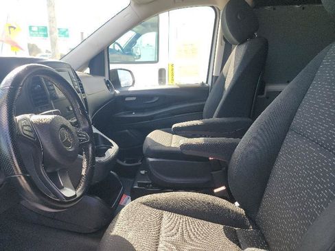 Used 2023 Mercedes-Benz Metris image 10