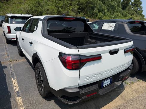New 2026 Hyundai Santa Cruz SE FWD image 2