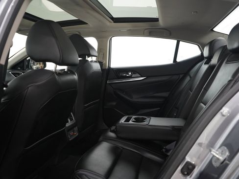 Used 2023 Nissan Maxima SL FWD image 13