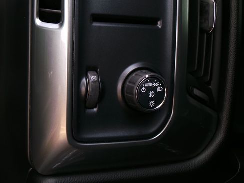 Used 2018 Chevrolet Silverado 1500 LT w/ All Star Edition RWD image 28